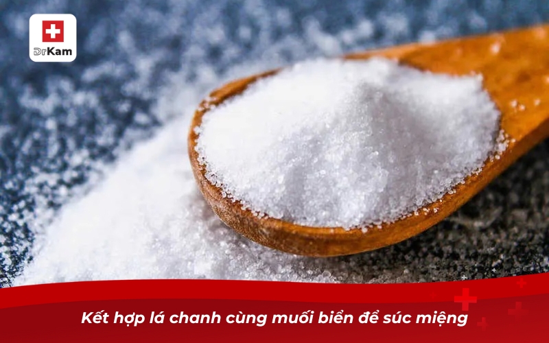 Kết hợp lá chanh cùng muối biển để súc miệng