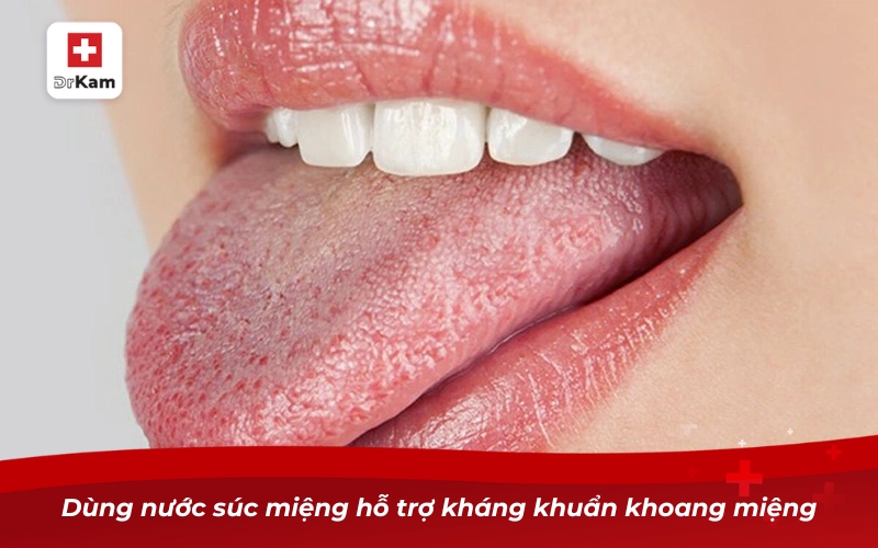 Dùng nước súc miệng hỗ trợ kháng khuẩn khoang miệng