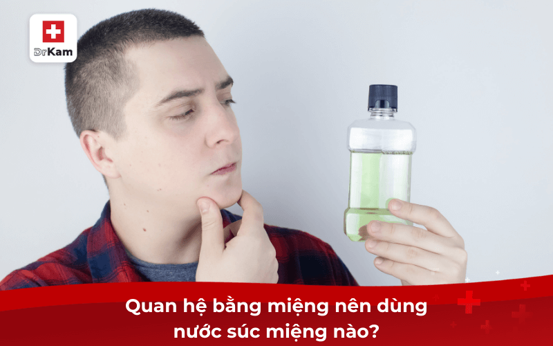 Quan hệ bằng miệng nên dùng nước súc miệng nào?